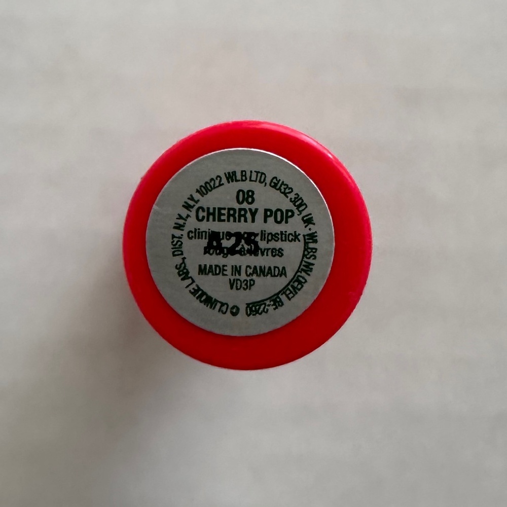 Brand new - Clinique lipstick in Cherry Pop 08 - Picture 2 of 6